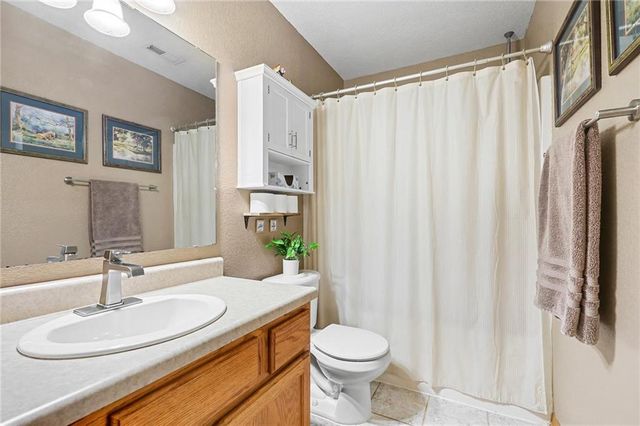 1114 Pebble Beach Lane, Ottawa, KS 66067