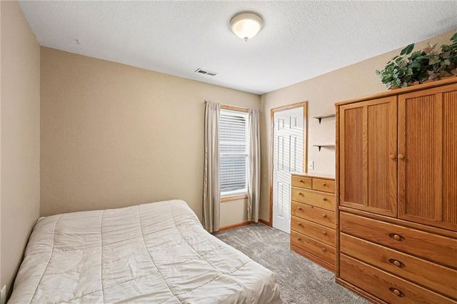 1114 Pebble Beach Lane, Ottawa, KS 66067