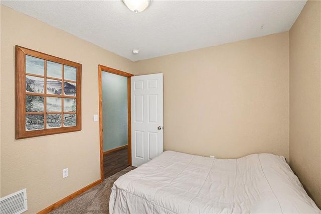 1114 Pebble Beach Lane, Ottawa, KS 66067