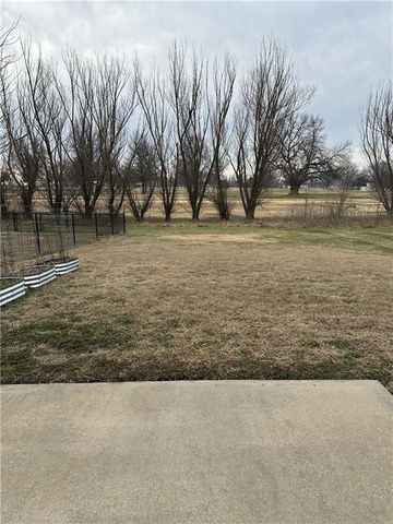 1114 Pebble Beach Lane, Ottawa, KS 66067
