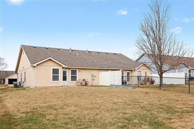 1114 Pebble Beach Lane, Ottawa, KS 66067