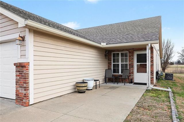 1114 Pebble Beach Lane, Ottawa, KS 66067