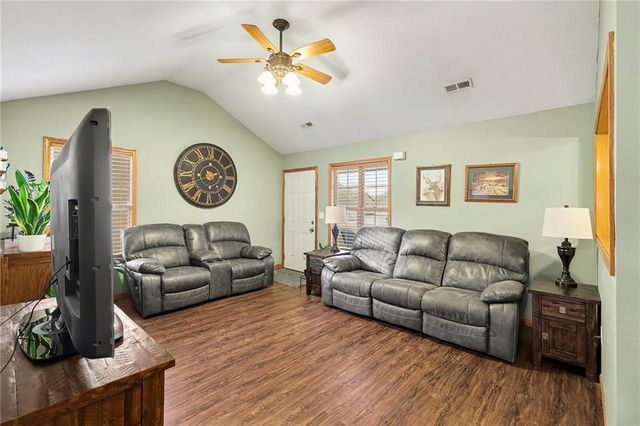 1114 Pebble Beach Lane, Ottawa, KS 66067