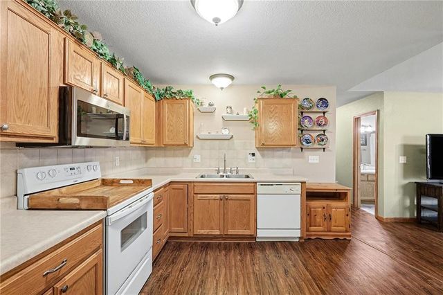 1114 Pebble Beach Lane, Ottawa, KS 66067