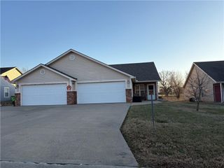 1114 Pebble Beach Lane, Ottawa, KS 66067