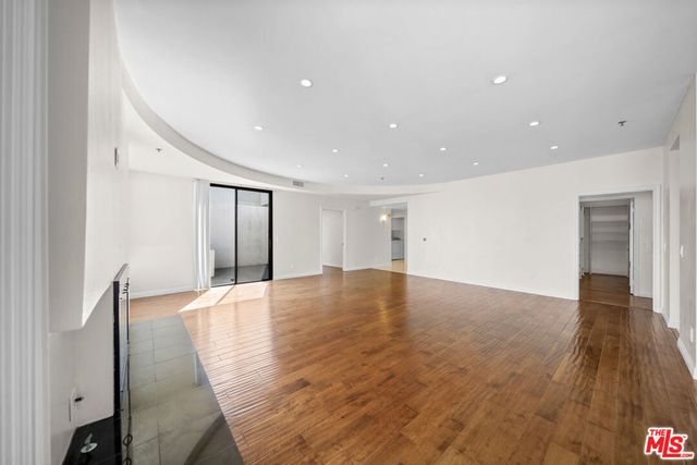 326 Westminster Avenue 404, Los Angeles, CA 90020