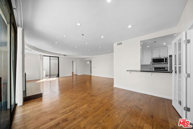 326 Westminster Avenue 404, Los Angeles, CA 90020
