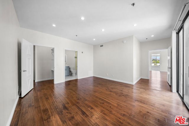 326 Westminster Avenue 404, Los Angeles, CA 90020