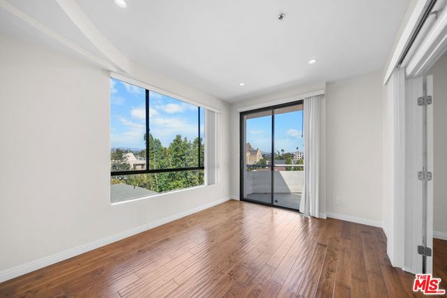 326 Westminster Avenue 404, Los Angeles, CA 90020