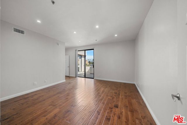 326 Westminster Avenue 404, Los Angeles, CA 90020