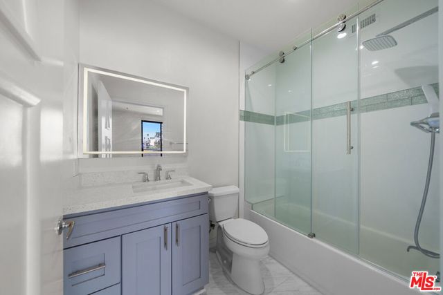 326 Westminster Avenue 404, Los Angeles, CA 90020