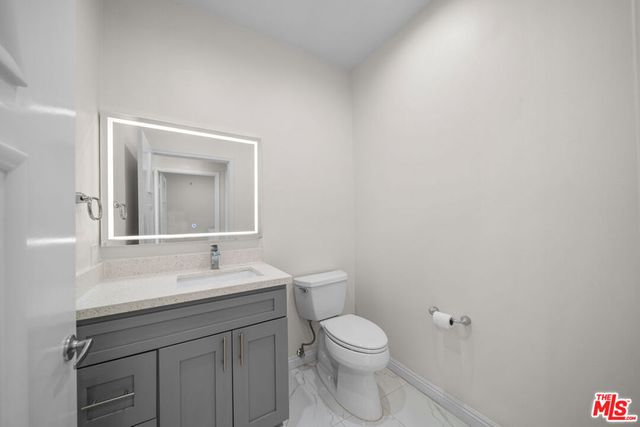 326 Westminster Avenue 404, Los Angeles, CA 90020