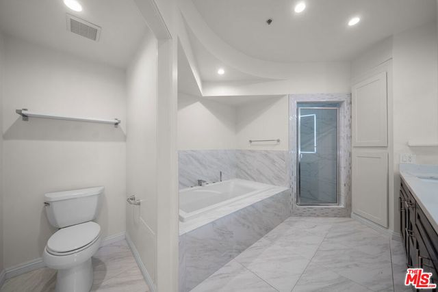 326 Westminster Avenue 404, Los Angeles, CA 90020