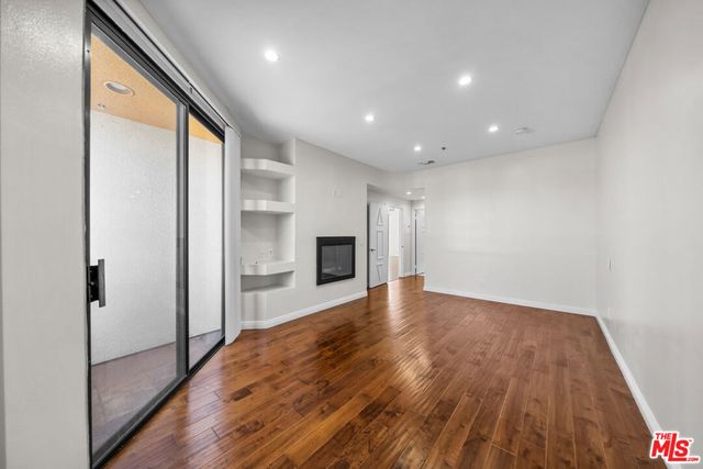 326 Westminster Avenue 404, Los Angeles, CA 90020