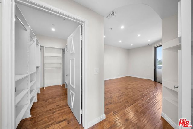 326 Westminster Avenue 404, Los Angeles, CA 90020