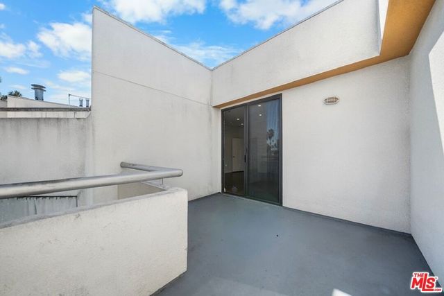 326 Westminster Avenue 404, Los Angeles, CA 90020