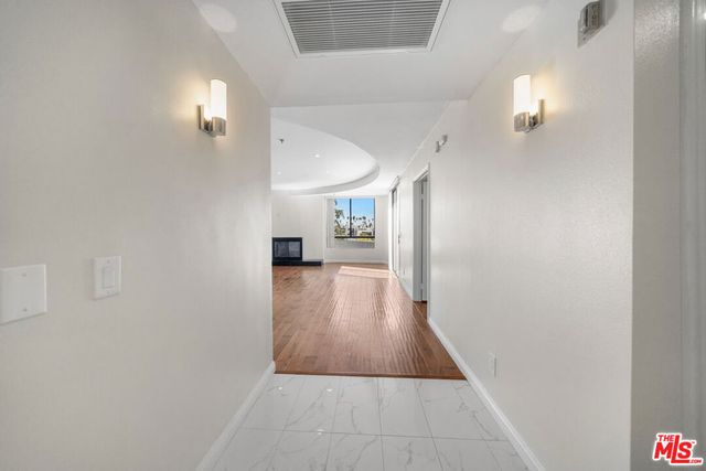 326 Westminster Avenue 404, Los Angeles, CA 90020