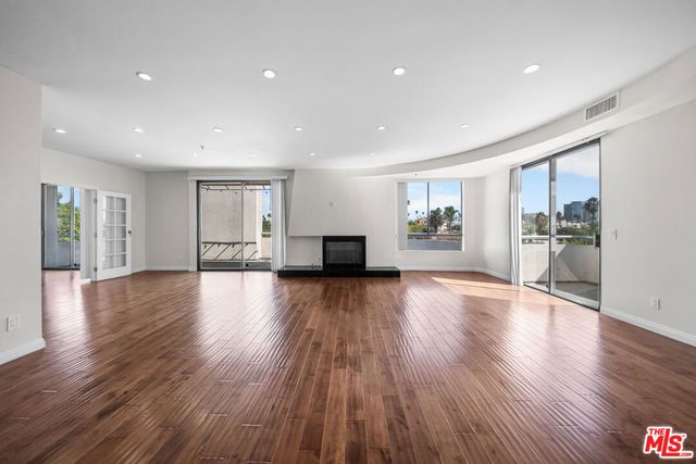 326 Westminster Avenue 404, Los Angeles, CA 90020
