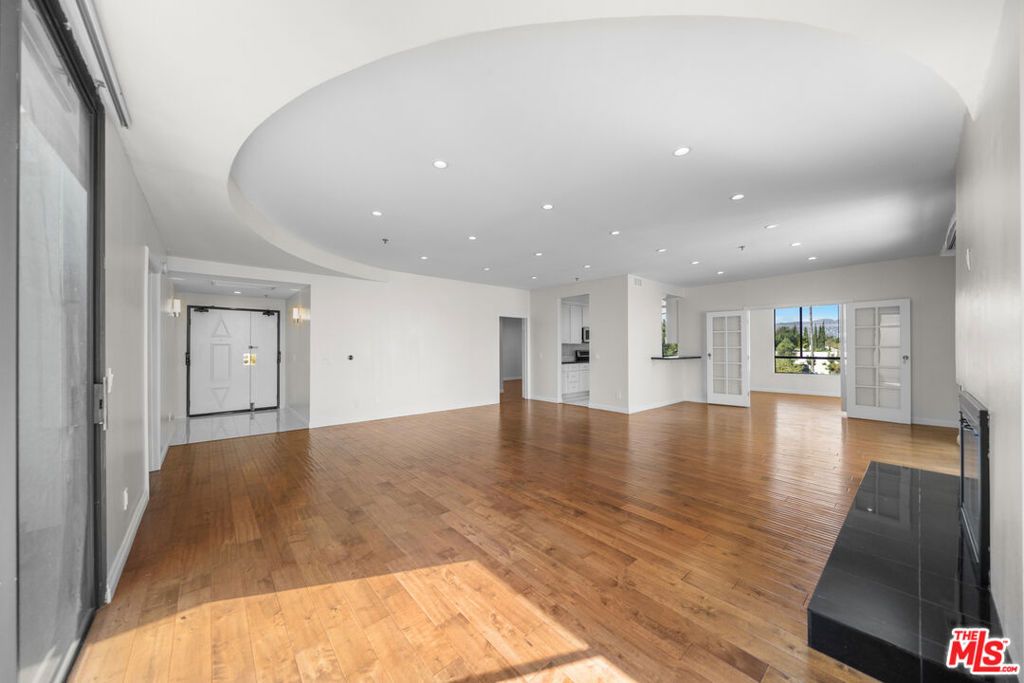 326 Westminster Avenue 404, Los Angeles, CA 90020 — photo 4