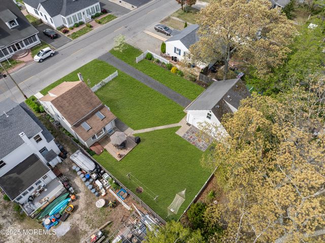 231 E Lakewood Avenue, Ocean Gate, NJ 08740