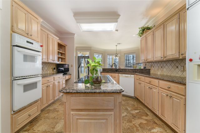 6499 N Lakeshore Drive, Shreveport, LA 71107