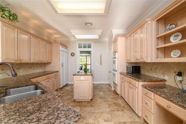 6499 N Lakeshore Drive, Shreveport, LA 71107