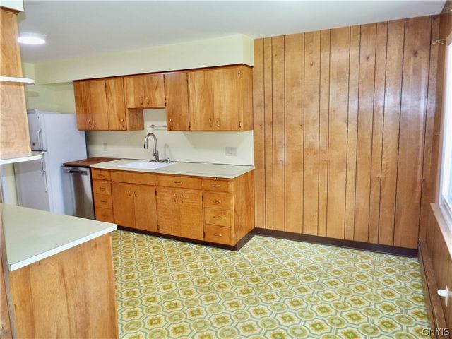 381 Genesee St, Oneida, NY 13421