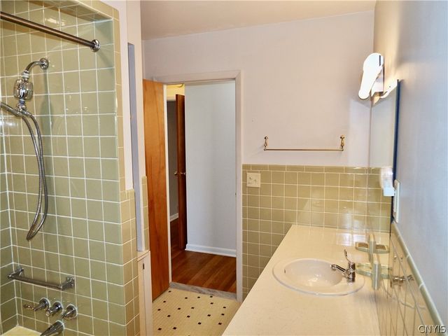 381 Genesee St, Oneida, NY 13421