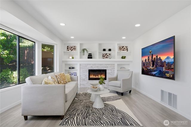 14907 SE 64th Street, Bellevue, WA 98006