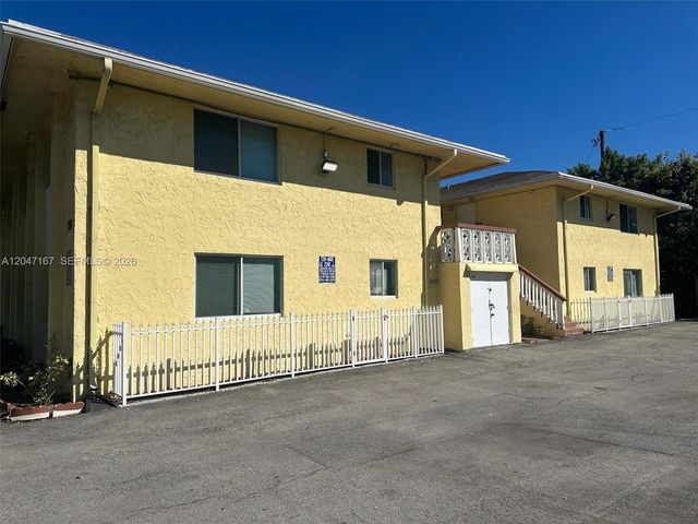 724 NE 4th Street 5, Hallandale Beach, FL 33009