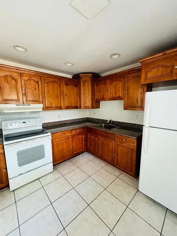 724 NE 4th Street 5, Hallandale Beach, FL 33009