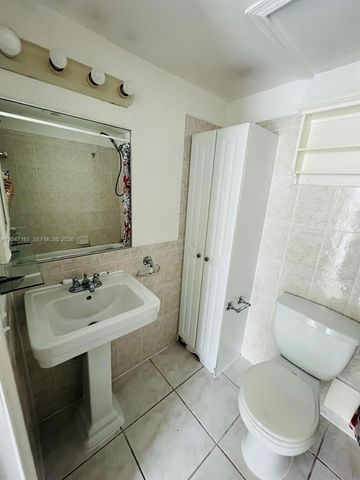 724 NE 4th Street 5, Hallandale Beach, FL 33009