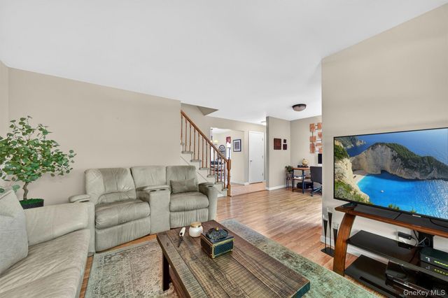 2 Giovanni Court, Monroe, NY 10950