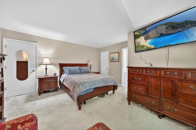 2 Giovanni Court, Monroe, NY 10950