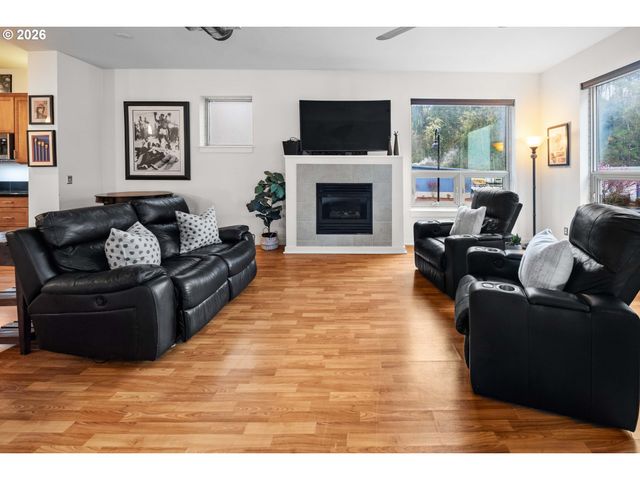 3990 ABBEY Ln 201B, Astoria, OR 97103