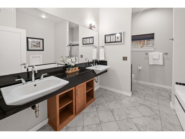 3990 ABBEY Ln 201B, Astoria, OR 97103