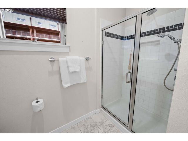 3990 ABBEY Ln 201B, Astoria, OR 97103