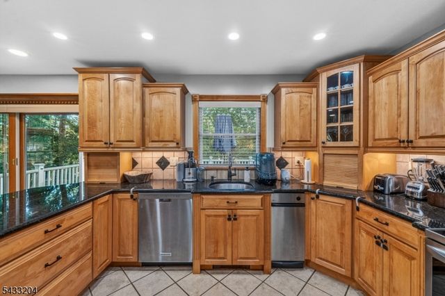 34 Sweetman Ln, West Milford Twp., NJ 07480