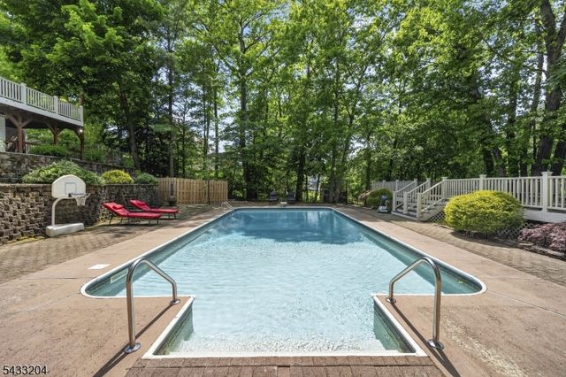34 Sweetman Ln, West Milford Twp., NJ 07480
