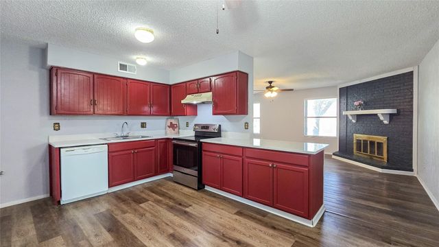 1526 Toyah Creek Lane, Garland, TX 75040