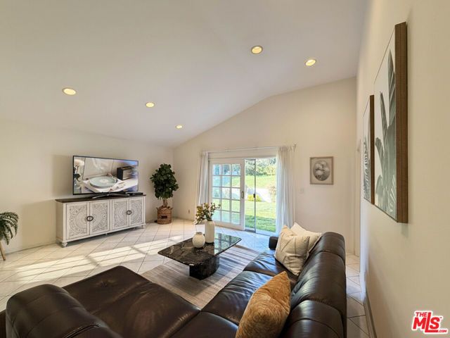 2537 Fairmount Avenue, La Crescenta, CA 91214