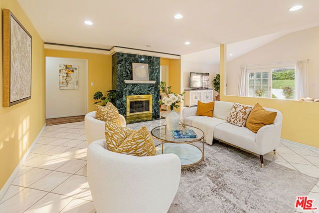 2537 Fairmount Avenue, La Crescenta, CA 91214