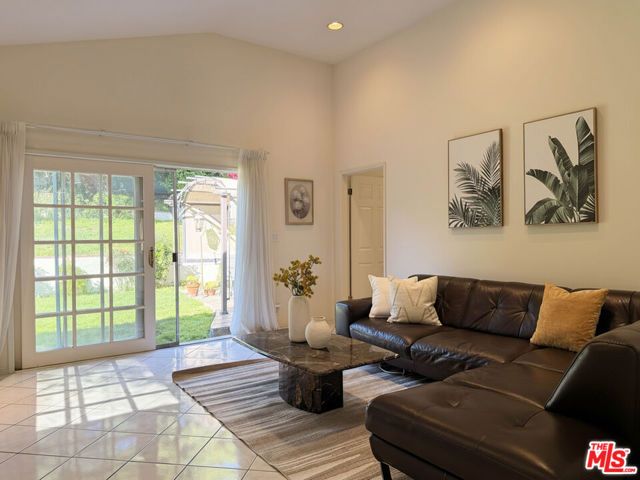 2537 Fairmount Avenue, La Crescenta, CA 91214