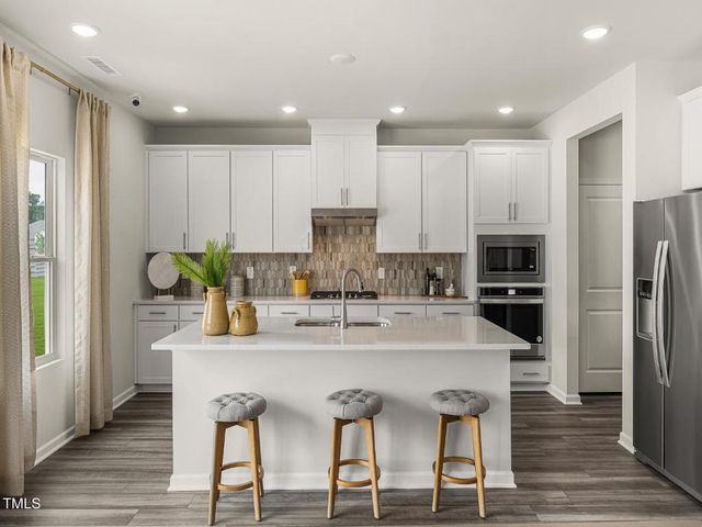 1224 Whitespire Way, Zebulon, NC 27597