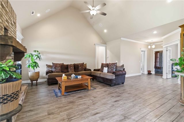 1353 Valle Lane, Tontitown, AR 72762