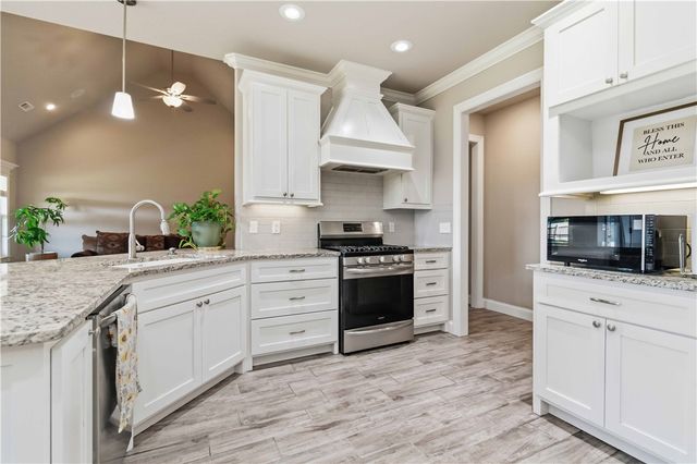 1353 Valle Lane, Tontitown, AR 72762