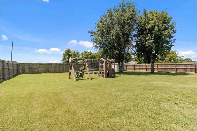1353 Valle Lane, Tontitown, AR 72762