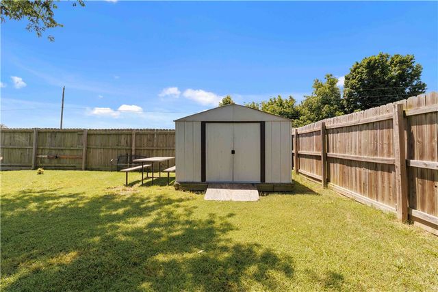 1353 Valle Lane, Tontitown, AR 72762