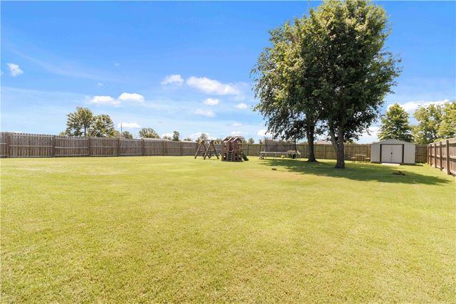 1353 Valle Lane, Tontitown, AR 72762