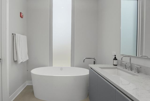 360 W Erie Street 5A, Chicago, IL 60654